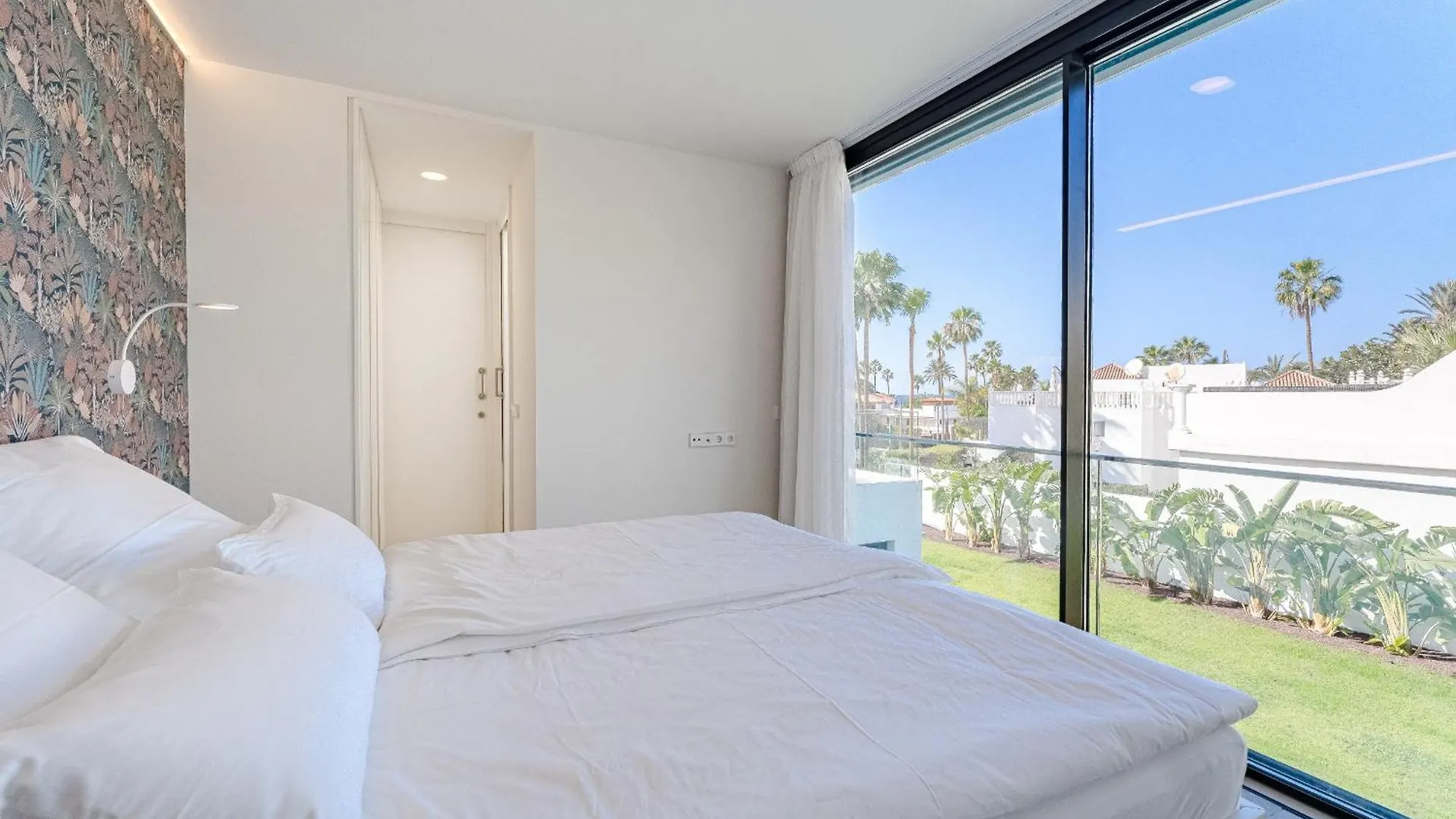 Apartment Don Carlos Sea View - Adults Only ! Playa de las Americas  0*, Playa de las Americas (Tenerife)